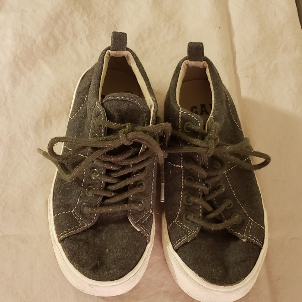 Gap canvas shoes